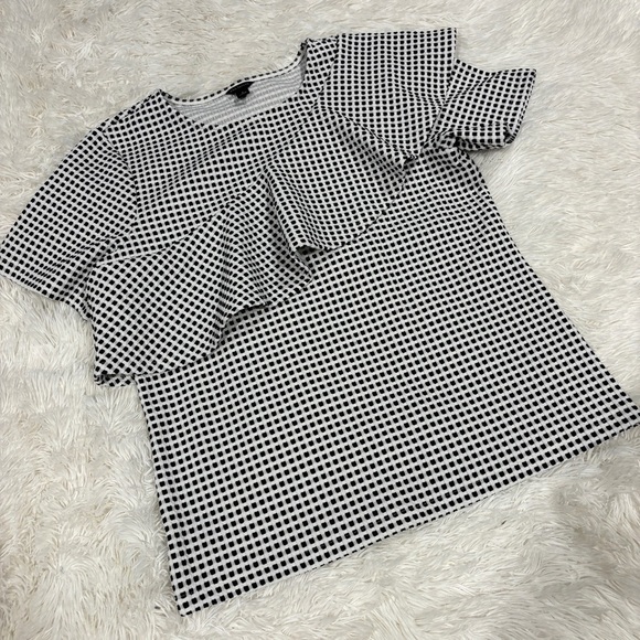 Ann Taylor Asymmetrical Ruffle Short Sleeve Black and White Top Size Medium - Picture 1 of 9